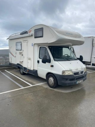 Alquiler de autocaravana de 6 plazas