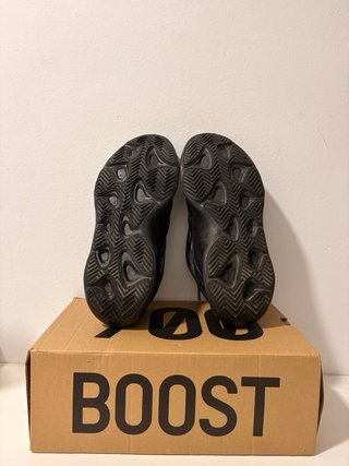 Adidas Yeezy 700