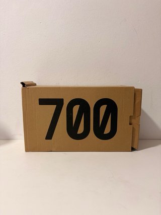 Adidas Yeezy 700