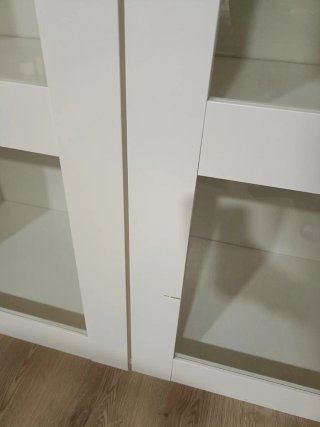 Vitrina de cristal y madera