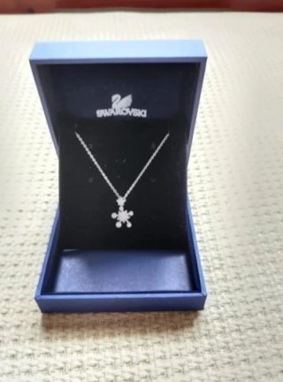 Collar "Swarovski". Sin usar