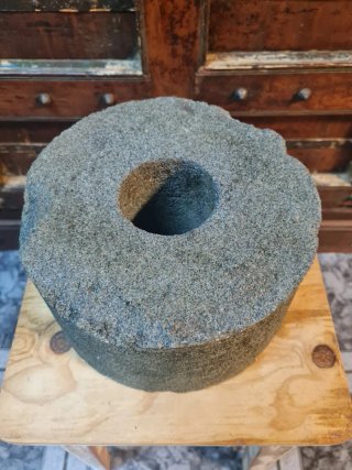Antigua piedra de moler