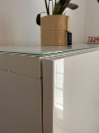 Mueble de salón blanco Ikea modelo Bestå