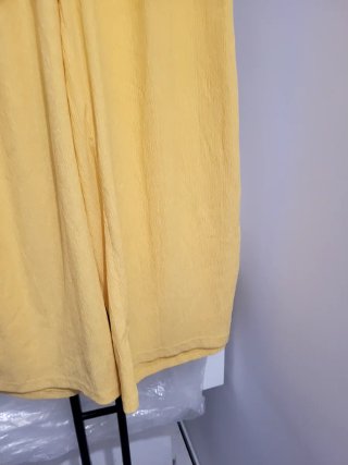 Pantalones anchos amarillos