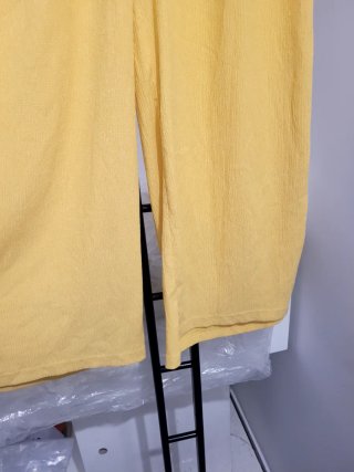 Pantalones anchos amarillos
