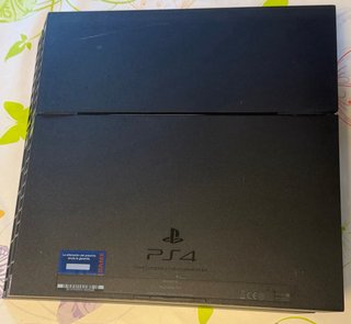 PS4 Negra con Mando