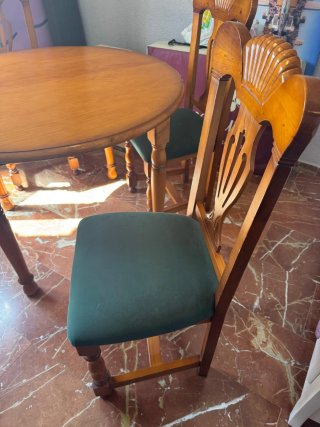 Mesa de comedor marrón + 5 sillas