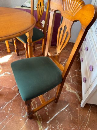 Mesa de comedor marrón + 5 sillas