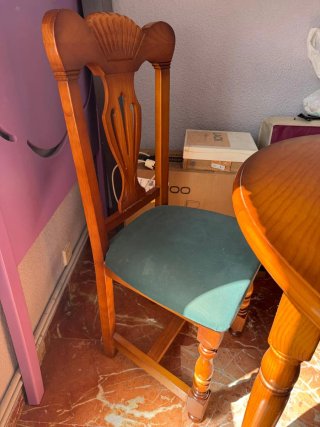 Mesa de comedor marrón + 5 sillas