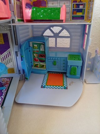 Casa de muñecas rosa y azul