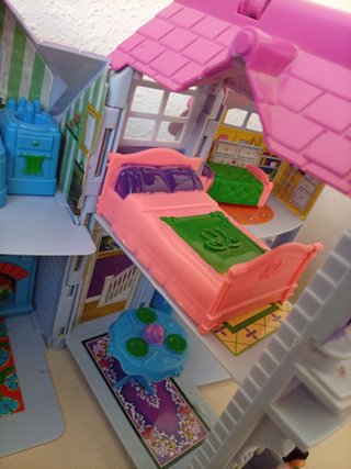 Casa de muñecas rosa y azul