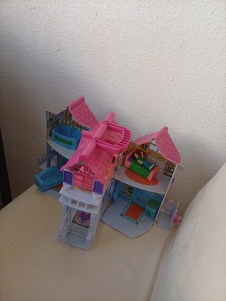 Casa de muñecas rosa y azul