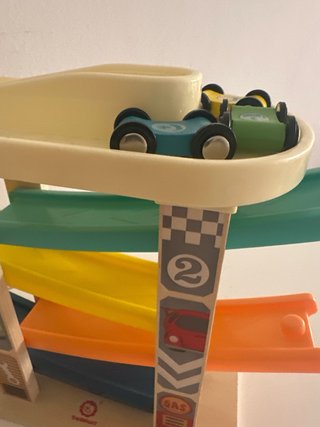 Pista de coches de madera