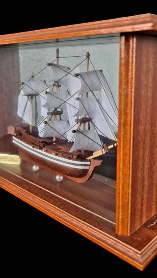 Modellino HMS Victory 1805 in bacheca