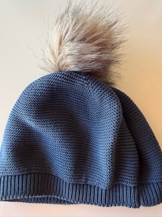 Gorro Condor punto niña azul con pompón