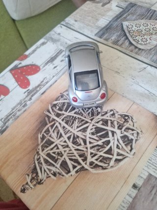Coche de juguete plata