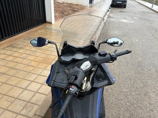 Kymco AK550 Maxi Scooter Azul