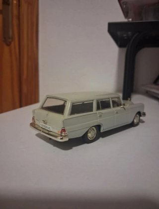Coche miniatura Mercedes S230 1/43