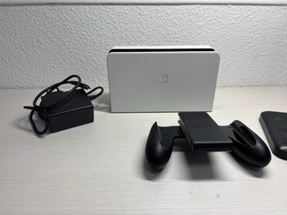 Nintendo Switch OLED Bianca