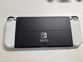 Nintendo Switch OLED Bianca
