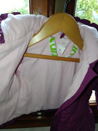 Chaqueta morada con capucha C&A