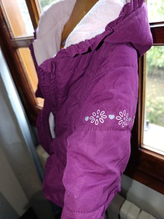Chaqueta morada con capucha C&A