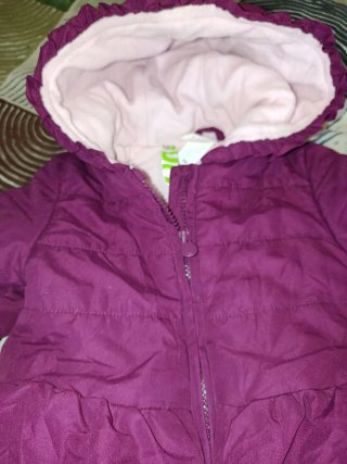 Chaqueta morada con capucha C&A