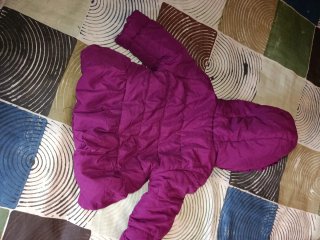 Chaqueta morada con capucha C&A