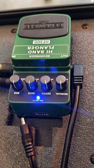Pedalera Harley Benton PB5 y pedal flanger