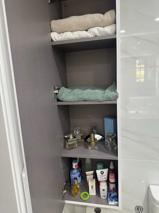 Armario de baño blanco