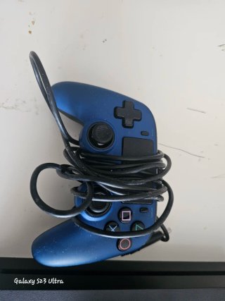 Consola PS4 Negra + 2 Juegos