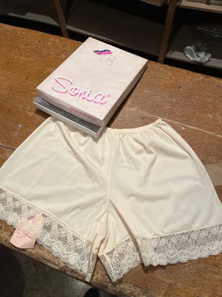 Pantalón vintage Sonia beige encaje
