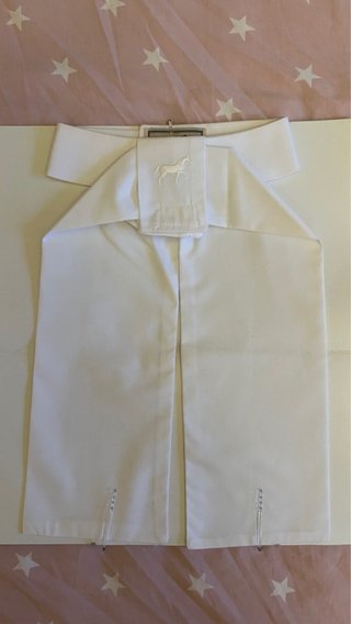 Corbata blanca competición equitación Piaffe