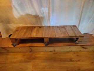 Mueble de madera palets con ruedas