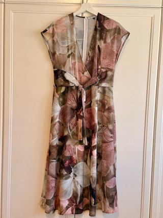 Vestido floral blanco sin usar