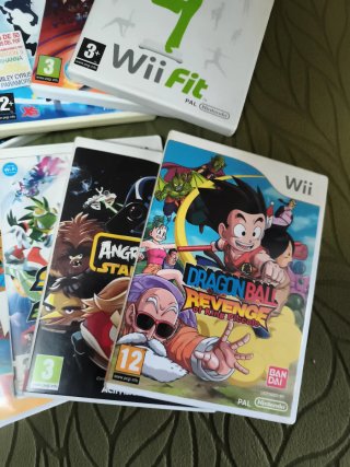Juegos Wii o PS2:  Wii Fit, Dragon Ball, Angry...
