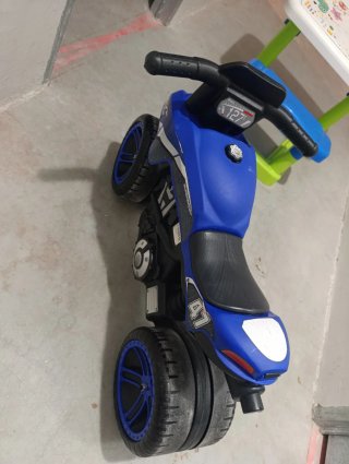 Moto correpasillos azul Falk Racing Team