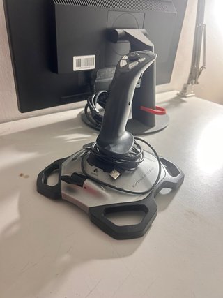 Thrustmaster TCA Quadrant A320 + Joystick