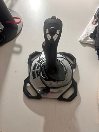 Thrustmaster TCA Quadrant A320 + Joystick