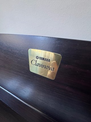 Piano Yamaha Clavinova CLP-230 y Banqueta
