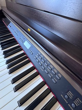 Piano Yamaha Clavinova CLP-230 y Banqueta