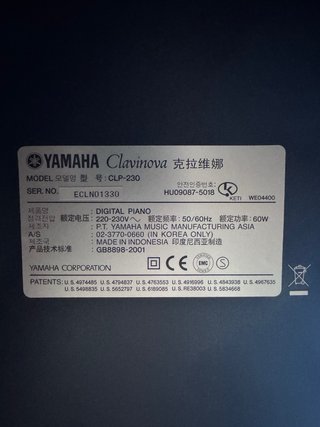 Piano Yamaha Clavinova CLP-230 y Banqueta