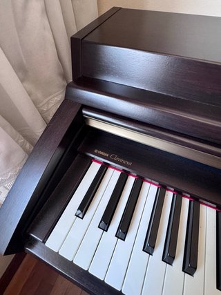 Piano Yamaha Clavinova CLP-230 y Banqueta
