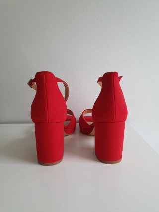 Sandalias rojas tacón