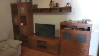 Mueble salón madera castaño/nogal con cristal