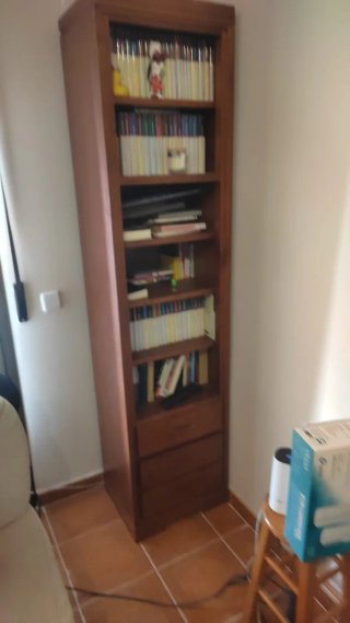 Mueble salón madera castaño/nogal con cristal