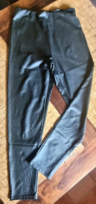 Pantalón mujer imitación cuero negro