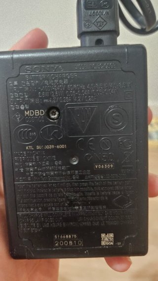 Cargador Sony BC-CSGB para batería de cámara