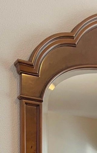 Cómoda clásica de madera maciza