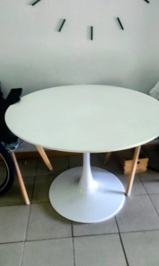 Mesa redonda blanca